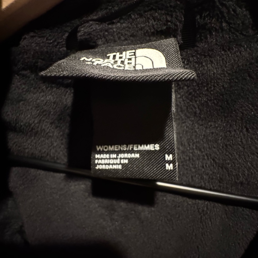 SALE! NWT Med North Face Women's Black Hooded Vest - Picture 2 of 4
